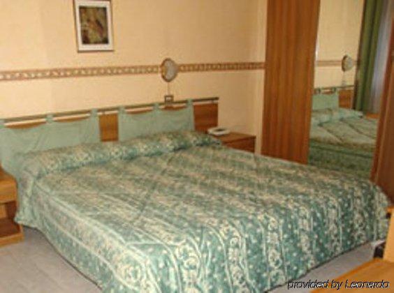 Hotel Cristallo Brescia Room photo