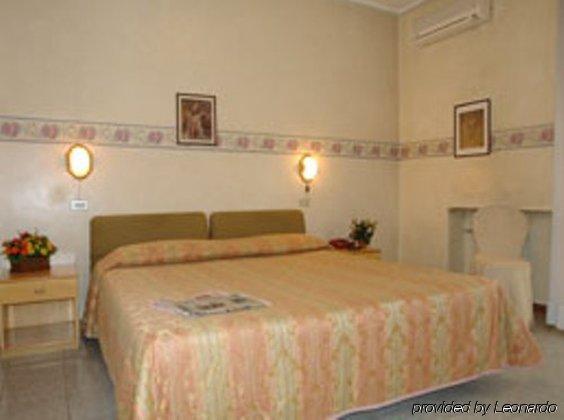 Hotel Cristallo Brescia Room photo